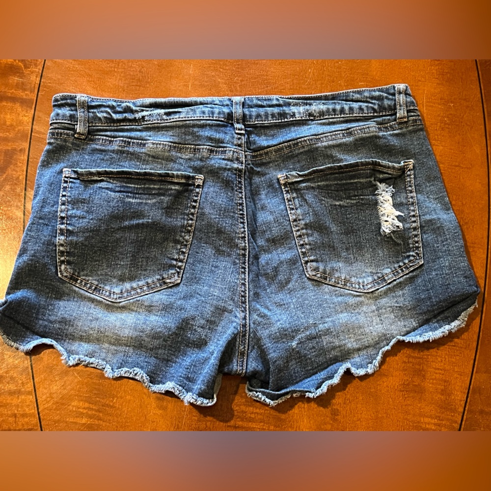 Distressed ripped denim shorts. High-rise, 5 pockets. Medium washed blue. Sz 12 - Picture 5 of 8